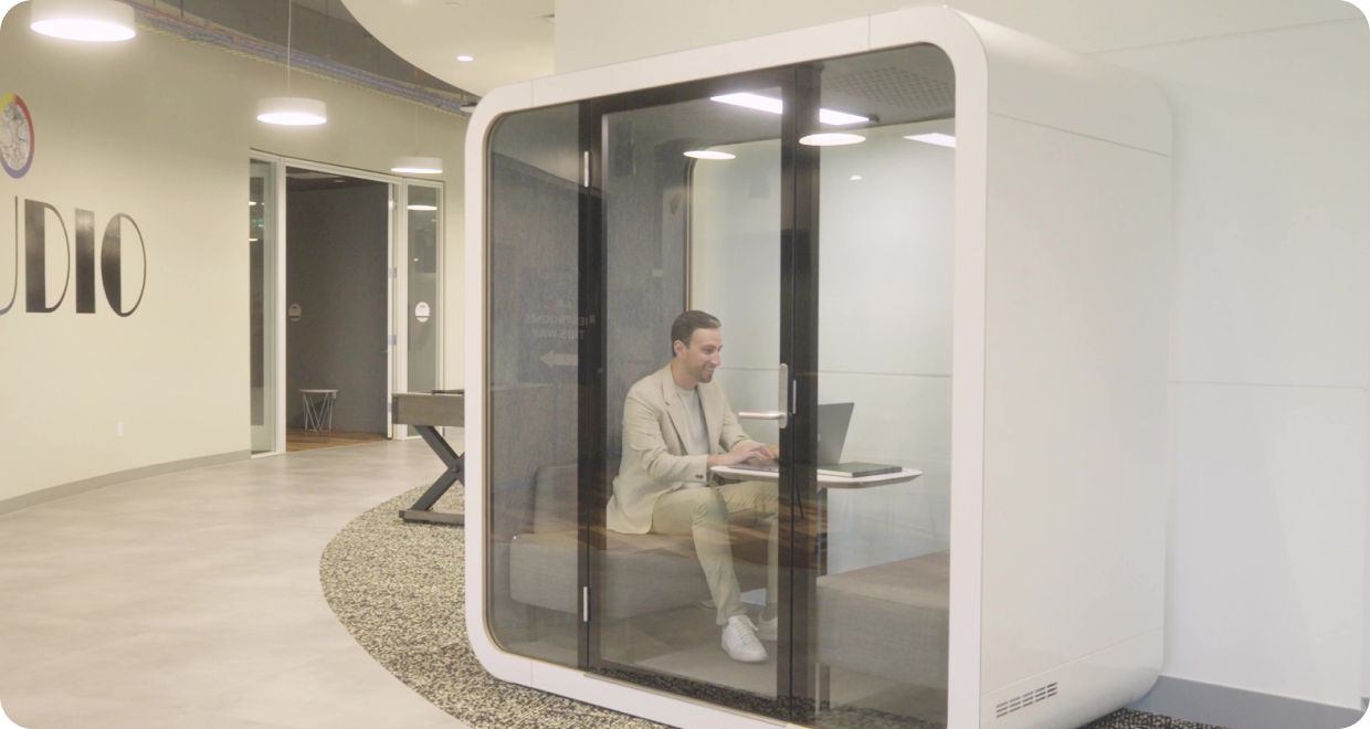 PeakActivity expert holding a data meeting in a sound proof booth